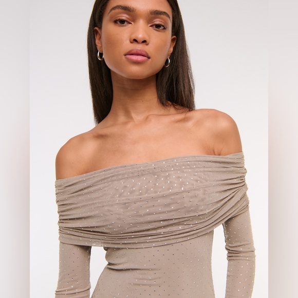 NWT Abercrombie & Fitch Taupe Off-The-Shoulder Rhinestone Mesh Maxi Dress XSP - Picture 2 of 16